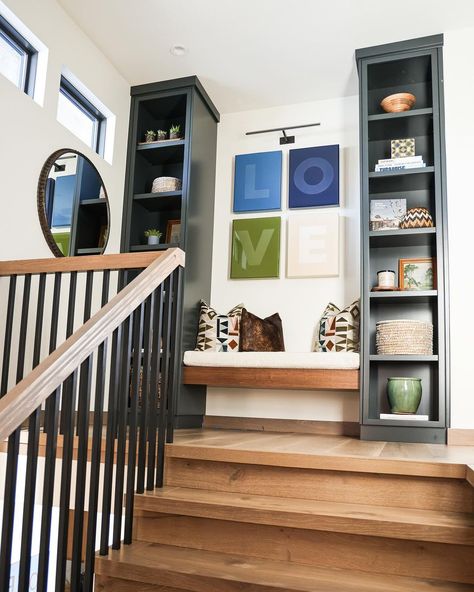 12 Stair Landing Decor Ideas That Will Add Style and Transform Your Space - gramydeco Stair Landing Built Ins, Staircase Landing Bookshelf, Shelves On Staircase Wall, Hallway Seating Area, Stair Landing Bench, Top Of Stairs Landing Ideas, Top Of Staircase Landing Ideas, Top Of The Stairs Decor Landing, Landing Stairs Decor