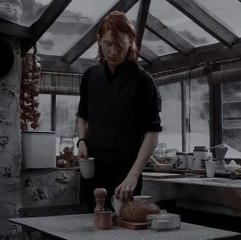 Bill Weasley Aesthetic, Severus Snape Dumbledore, Hogwarts University, Bill Weasley, Dragon Tamer, Weasley Aesthetic, Weasley Harry Potter, Weasley Family, Welcome To Hogwarts