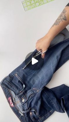 Svetlana Skumanicova on Instagram: "Do you have a pair of favorite jeans that you no longer wear but still don’t want to part with? How about turning them into a stylish tote bag?  Check out my YouTube video (link to my channel is in my profile) for detailed instructions.  Happy sewing, friends!  #youtubevideos #sewingvideo #upcycle #upcycling #denimtotebag #upcycledtotebags #learntosew #sotakhandmade #sewingtutorial" Sewing Projects With Old Jeans, Upcycled Jeans Ideas, Jean Tote Bag Diy, How To Make Tote Bags, Upcycling Jeans Ideas, Patron Tote Bag, Bag From Jeans, Jean Pocket Purse, Diy Jeans Bag Tutorial