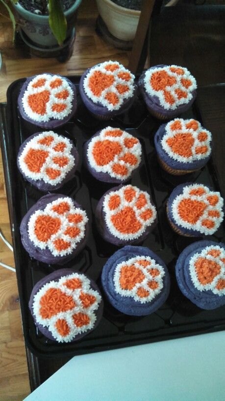 Clemson cupcakes                                                                                                                                                     More Tiger Cupcakes For Kids, Clemson Cupcakes, Garfield Cupcakes, Clemson Party, Hockey Cupcakes, Paw Cupcakes, Tiger Cupcakes, Cake Icing Tips, Tiger Cookies