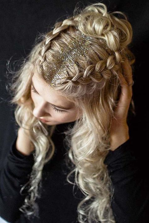 Are you searching for the most amazing hairstyle ideas to attend a special occasion? Then it is the right place for you. See our suggestions. #hairstyles #specialoccasion #longhairstyles #cutehairstyles Light Hairstyles, Rave Hair, Amazing Hairstyles, Christmas Hairstyles, Long Curls, Festival Hair, Chic Hairstyles, Holiday Hairstyles, Christmas Hair