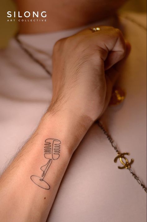 Karaoke Tattoo Ideas, Simple Microphone Tattoo, Tiny Microphone Tattoo, Tattoo For Singers, Book And Music Tattoo, Abstract Music Tattoo, Old Microphone Tattoo, Singing Tattoo Ideas, Minimal Music Tattoo