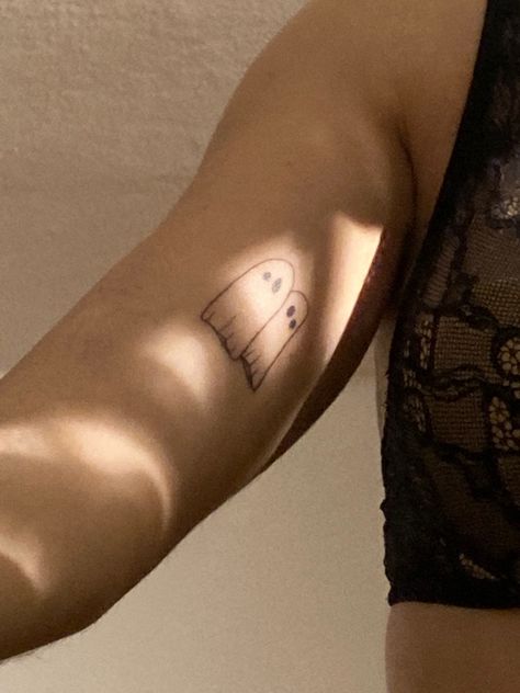 Two Ghost Tattoo, Hs1 Tattoo Ideas, Harry Styles Song Tattoos, Hs1 Tattoo, Two Ghosts Tattoo Harry Styles, Two Ghosts Tattoo, Harry Styles Minimalist Tattoo, Ghosts Tattoo, Harry Styles Inspired Tattoos