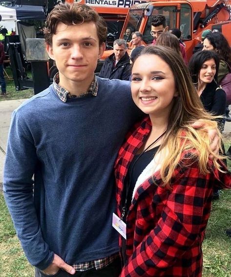 I think I already posted this but he looks so cute so Im posting it again Tom Holland And Zendaya Interview, Tom Holland 2023, Tom Holland With Fans, Spiderman Tom, Spider Man Suit, Parker Spiderman, Tom Peters, Hollaback Girl, Get Scared