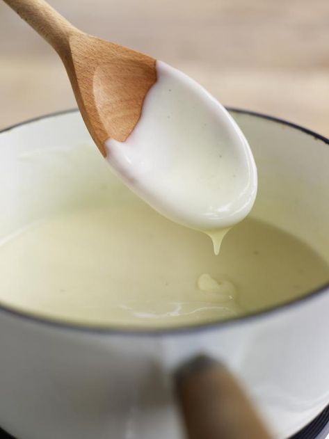 This easy and delicious recipe for White Sauce forms the basis for many other easy variations that will complement your meals. Side Sauces, White Sauces, Homemade White Sauce, Mother Sauces, Food International, Easy White Sauce, Sauce Ideas, Cheese Sauces, Bechamel Sauce Recipe