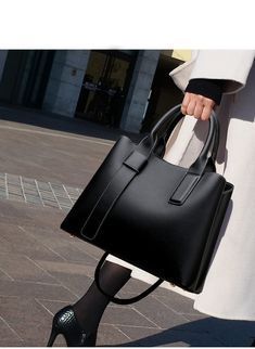 Elegant Evening Totes: 🌟 Glamorous Evening Totes for Your Night Out! 👜✨ Genuine Leather Handbags Totes, Hand Bags For Women, Trendy Purses, Everyday Handbag, Ladies Bag, Girly Bags, Trendy Handbags, Handbags Tote, Leather Handbags Tote