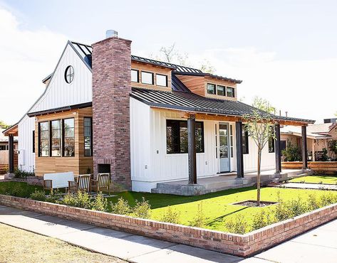 BIGELOW BUILT on Instagram: “Elm House exterior ✨ How about that water tower view!? #BigelowBuilt (Photos by @thelaurenstyle)” Arizona House Exterior, Luxury Airbnb, Arizona House, Entertaining Kitchen, Transitional House, Indoor Fireplace, Water Tower, Gas Fireplace, Patio Deck