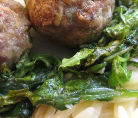 Sautéed Arugula, Legume Dishes, Baked Italian Meatballs, Arugula Recipes, Food Recipes Easy, Wilted Spinach, Running Mom, Sauteed Spinach, Spinach Recipes