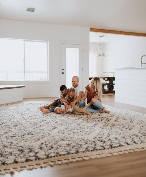 Family in home session done in an empty house right before moving out. this family was so sad to leave their beloved home and wanted photos to remember it. Candid family photos, love in the home, empty house photo shoot, family in home posing ideas, in home session inspiration Home Owner Photo Shoot, Family Pictures Inside House Poses, Family Photoshoot Inside House, Indoor House Photoshoot Ideas, New House Photo Shoot First Home, Empty House Photoshoot, New House Photo Shoot, Moving Photoshoot, Family In Home