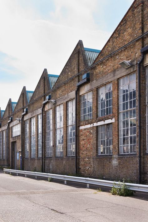 Gallery of The Legacy of the Sawtooth Roof, an Icon of Industrial Architecture - 15 Old Factory Renovation, Sawtooth Roof, Industrial Age, Architectural History, Industrial Architecture, Roof Architecture, Clerestory Windows, Brick Architecture, Outdoor Balcony