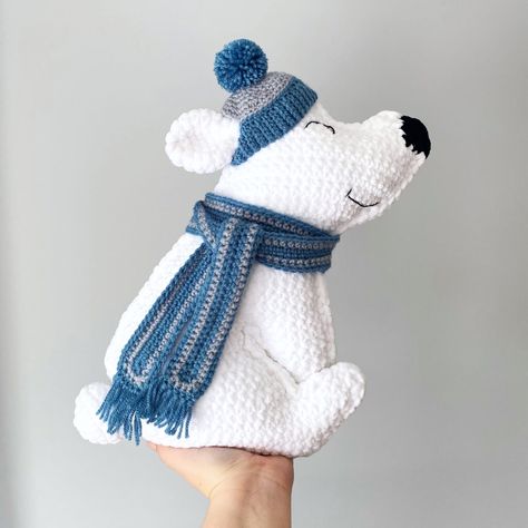 Use this free pattern to make yourself a squishy polar bear friend. Customize the accessories to let your bear's personality shine! Crochet Bear Pattern Free Amigurumi, Free Crochet Polar Bear Pattern, Polar Bear Amigurumi, Crochet Polar Bear Pattern Free, Polar Bear Crochet Pattern Free, Polar Bear Crochet, Crochet Polar Bear, Baby Polar Bears, Polar Bear Christmas