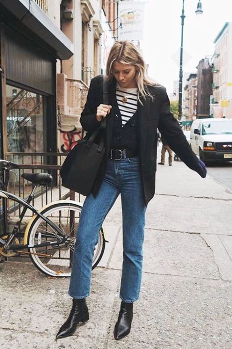 Straight Leg Jeans Outfits, Cooler Style, Look Jean, Weekday Jeans, Mode Jeans, Stil Inspiration, Looks Street Style, Looks Black, Modieuze Outfits