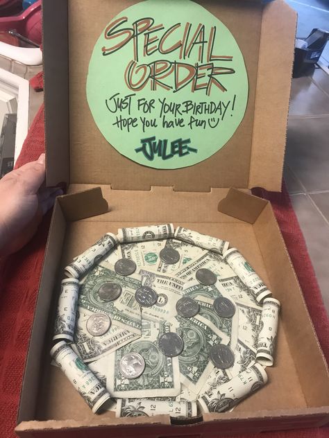 An easy gift for a boy’s birthday. Small pizza box, 20 bills of any currency, and pocket change for topping. Regular tape and double stick tape. Pizza Money Box Ideas, Money Gift Box Ideas, Son Graduation, Birthday Money Gifts, Birthday Pizza, Gift Box Ideas, Small Pizza, Thomas Birthday, Small Birthday Gifts