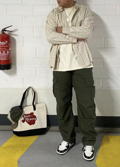 Olive Green Pants Outfit Mens Streetwear, Dark Green Cargo Pants Outfit Men, Olive Outfit Men, Cargo Pants Outfit Men Streetwear, Green Cargo Pants Outfit Men, Olive Green Cargo Pants Outfit, Cargo Outfit Men, Olive Green Pants Outfit, Green Cargo Pants Outfit