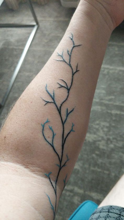 Inkvein Tatoo, Ink Vein with cyan emerging. Tatoo is dimensional with raised veins. Black Veins Tattoo, Vein Tattoos, Veins Tattoo, Dragon Reference, Cactus Tattoo, Tattoos Inspiration, Beautiful Flower Tattoos, Tattoo Inspiration Men, Arm Band Tattoo