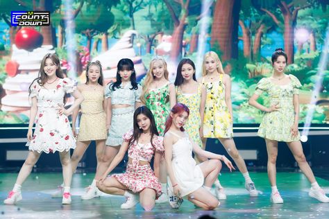 Scene Photo, The Wiz, Mini Albums, Kpop Girls, Lily Pulitzer Dress, Cool Girl, Girl Group, Beauty