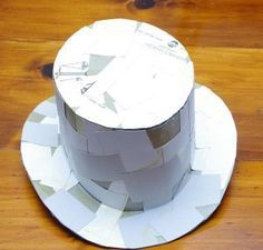 Homemade Steampunk Top Hat out of cardboard Foam Hat Diy, Armor Tutorial, Steampunk Hats, Steampunk Party, Steampunk Top, Steampunk Top Hat, Hat Diy, Steampunk Crafts, Mad Hatter Hat