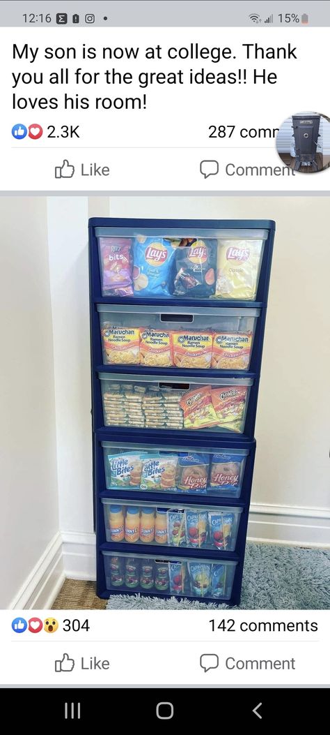 Snacks For College Dorms, Dorm Room Snack Station, College Snack Storage, Snack Storage Ideas Dorm Room, Diy Living Room Organization, Snack Closet Ideas, Work Snack Drawer Ideas, Snack Drawer Organization Ideas, Dorm Room Kitchen Ideas Small Spaces