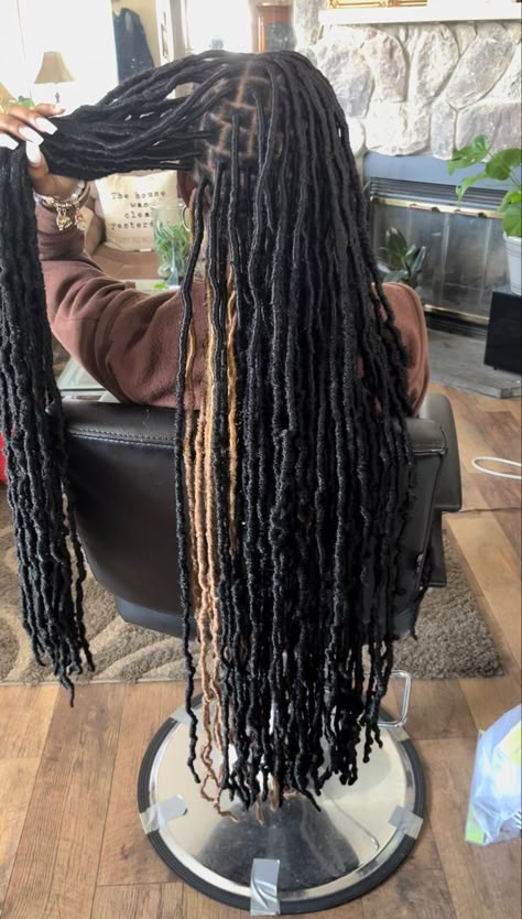 Peekaboo Soft Locs, Peekaboo Locs, Peekaboo Hair Colors, Soft Locs, Braids Hairstyles For Black Women, Peekaboo Hair, Cute Box Braids, Big Box Braids Hairstyles, Goddess Braids Hairstyles