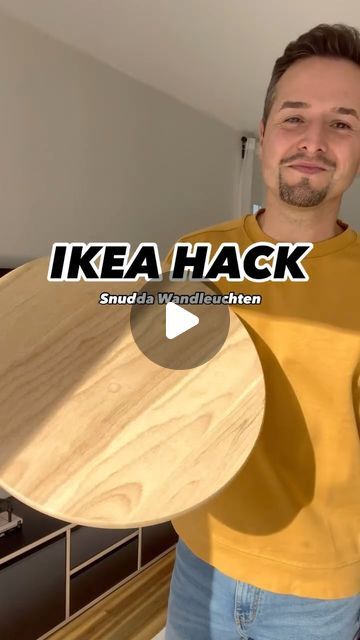 Can Burak Erusta • INTERIOR & HOME on Instagram: "IKEA HACK - Snudda Wandleuchten 💡🖤 

Hab da n bissl getüftelt! ☝🏽
Ich wollte im Flur indirektes Licht haben und etwas schlichtes an der Wand. 
Das hier ist meine 2-in-1-Lösung! 💪🏽 

Insgesamt hat mich 1 Wandleuchte ca. 16€ gekostet.
Findet ihr nicht, dass die Optik viel hochwertiger aussieht? 😉

Happy weekend, ihr Lieben! 🫶
.
.
.
#licht #wandleuchte #ikeahack #indirektebeleuchtung #wohninspiration" Wand Lamp, Action Hacks, Apartment Tv, Ikea Lighting, Cardboard Castle, Wooden Platters, Kitchen Island Ikea Hack, Craft Storage Furniture, Diy Wand