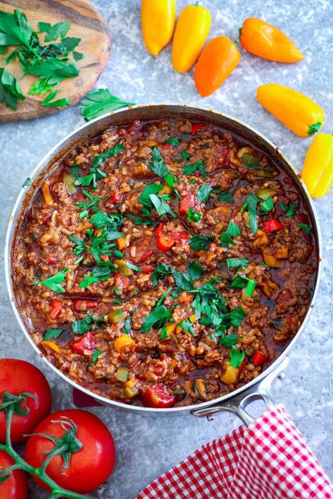 Ground Beef Mediterranean Recipes, Mediterranean Ground Beef Recipes, Ground Beef Skillet Dinner, Ground Beef Skillet, Mediterranean Diet Recipes Breakfast, Mediterranean Salads, Unstuffed Peppers, Beef Skillet, Mediterranean Recipes Healthy