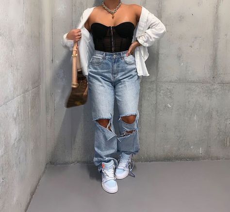 Black Bustier Outfit, Bustier Outfit, Ripped Baggy Jeans, Baggy Jeans Outfit, Ripped Jeans Outfit, Slouchy Jeans, Black Bustier, Off White Shoes, Spring Fits