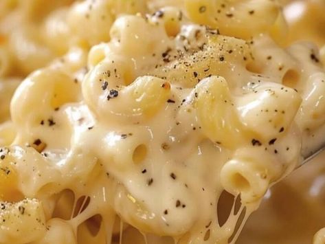 Texas-Style Pepper Jack Mac & Cheese: Bold, Creamy Delight - NewsBreak Pepper Jack Mac And Cheese, Pink Lemonade Recipes, London Broil Recipes, Cake Donuts Recipe, Homemade Sour Cream, Stovetop Mac And Cheese, Creamy Mac And Cheese, Creamed Potatoes, Homemade Hamburgers