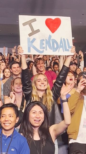 Katelyn Traver, Big Time Rush Concert Outfit, Big Time Rush Aesthetic, Concert Signs, Rush Concert, College Boys, Nickelodeon Shows, Neon Room, Big Time Rush