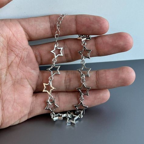 Y2k 2000s Style Star-Stacked Cute Goth Grunge Silver Bracelet These Chains Are Unisex! Adjustable Length 8.5in Length Brand New Jewelry Y2k Grunge, 90s Grunge Jewelry, Y2k Grunge Jewelry, Silver Grunge Jewelry, Grunge Wishlist, Downtown Girl Jewelry, Grunge Bracelets, Arte Do Ukulele, Grunge Necklaces