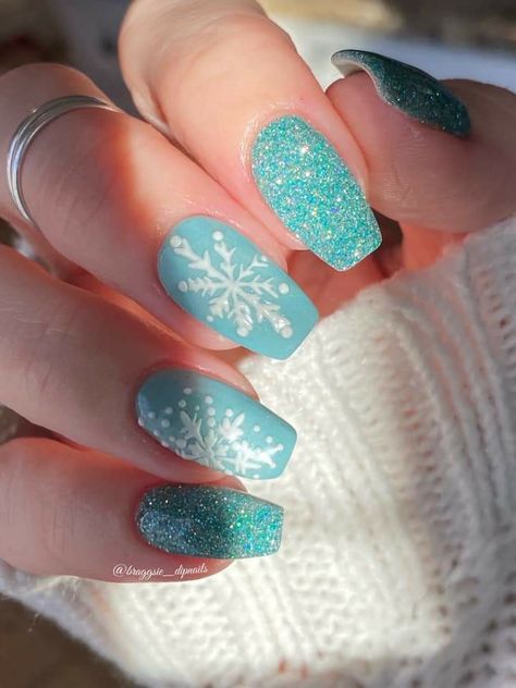 Tiffany Blue Christmas Nails, Winter Snow Nail Designs, Turquoise Winter Nails, Light Blue Xmas Nails, Snow Blue Nails, Beachy Christmas Nails, Mint Christmas Nails, Tiffany Blue Nails Acrylics, Turquoise Christmas Nails