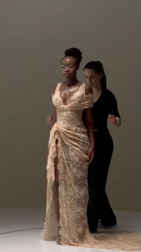 Nigerian Inspired Outfits, Wedding African Dress, Gold Nigerian Dress, Md Dresses, Nigerian Dress, Nigerian Lace Styles, Chic Evening Dress, Lace Styles, Looks Party