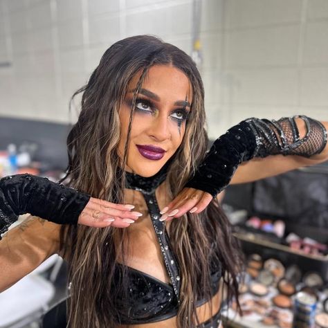 Charlie aka DK on TikTok Dakota Kai, Wwe Girls, Wwe Womens, Professional Wrestler, 5k Followers, Wwe Superstars, Sports Women, Wwe, Short Videos