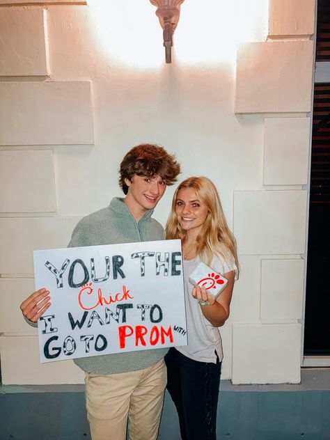 Chicken Nugget Promposal, Cat Promposal Ideas, Chick Fil A Promposal Ideas, Chick Fil A Hoco Proposal, Chick Fil A Promposal, Hoco Signs, Formal Proposals, Dance Proposals, Promposal Ideas