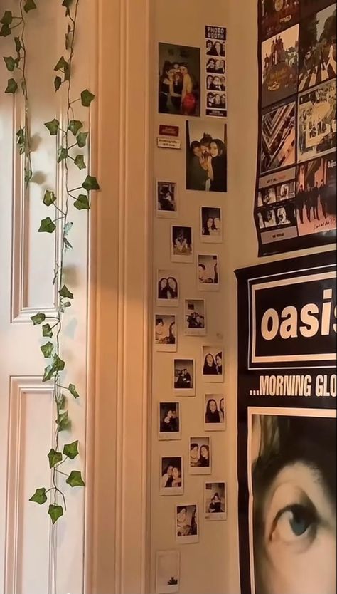 Room Ideas Aesthetic Polaroid Wall, Room Ideas Polaroid Wall, Polaroid Wall Aesthetic Bedroom, Polaroid Bedroom Ideas, Polaroids In Room, Bedroom Polaroid Wall, Wall Polaroid Ideas, Polaroid Ideas Room Wall Decor, Room Polaroid Wall