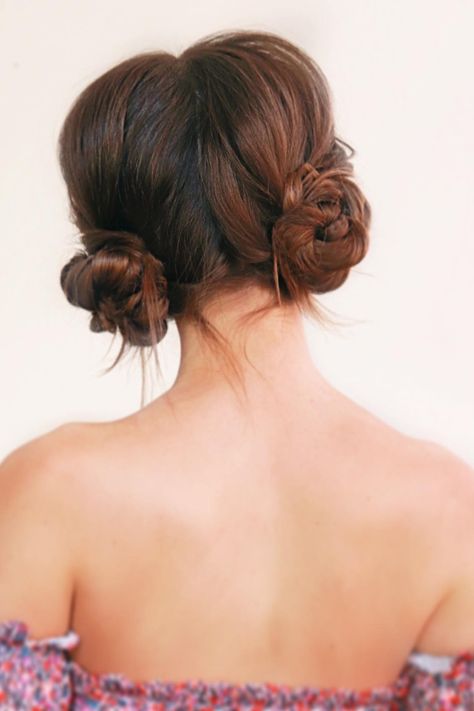 Cute boho hair for spring! double twisted buns with loose ends. I paired with an off the shoulder floral top! xo Jackie Wyers Cute Double Bun Hairstyles, Low Double Buns, Double Bun Hairstyles, Hair For Spring, Bun Hairstyle Tutorial, Double Hair Buns, Jackie Wyers, Double Buns, Hair Bun Tutorial