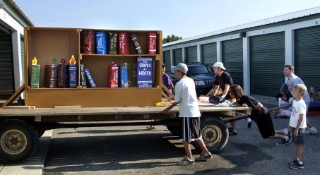 Hay Wagon, Christmas Parade Floats, Flowers For Algernon, Parade Ideas, Holiday Parades, Literary Themes, Teen Programs, 4th Of July Parade, Library Display