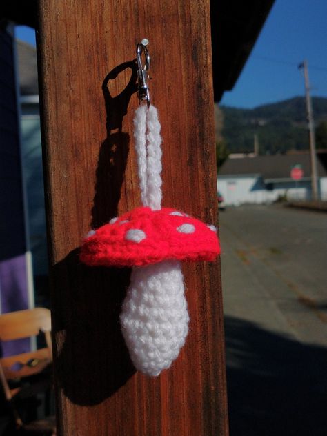 Mushroom Chapstick/lighter Holder Keychain PATTERN ONLY - Etsy Canada Chapstick Keychain, Caron One Pound Yarn, Lighter Holder, Ravelry Crochet, Keychain Pattern, Single Crochet Decrease, Crochet Mushroom, Crochet Keychain Pattern, Crochet Decrease