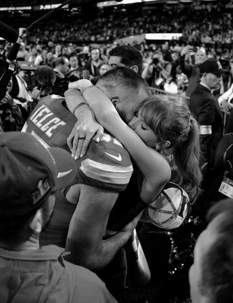 Travis Taylor, Black And White Couples, Travis Kelce, Taylor Swift Album, Taylor Swift Wallpaper, Taylor Swift Songs, Taylor Swift Pictures, Taylor Alison Swift, Couple Aesthetic