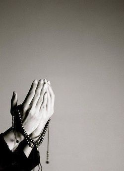 Now that we are done with the importance of Duaa, how important and powerful it is, the next thing in line to learn, is the proper way to make a duaa.  Just like there is a proper mannerism of move… Rosary, A Woman, Beads