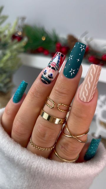 Nutcracker Nails, Nail Art Noel, Holiday Nails Winter, Festive Nail Designs, Christmas Tree Nails, Christmas Gel, Red Christmas Nails, Tree Nails, Holiday Nail Designs