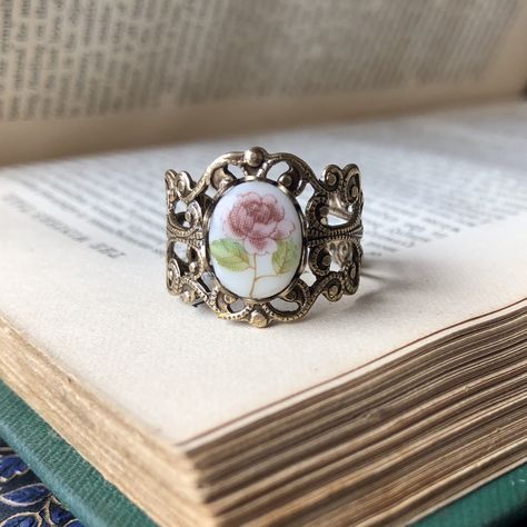 Antique Jewelry Victorian, Mothers Gifts, Aesthetic Jewelry, Cameo Ring, Sketch Ideas, Funky Jewelry, Pink Vintage, Antique Earrings, Victorian Jewelry