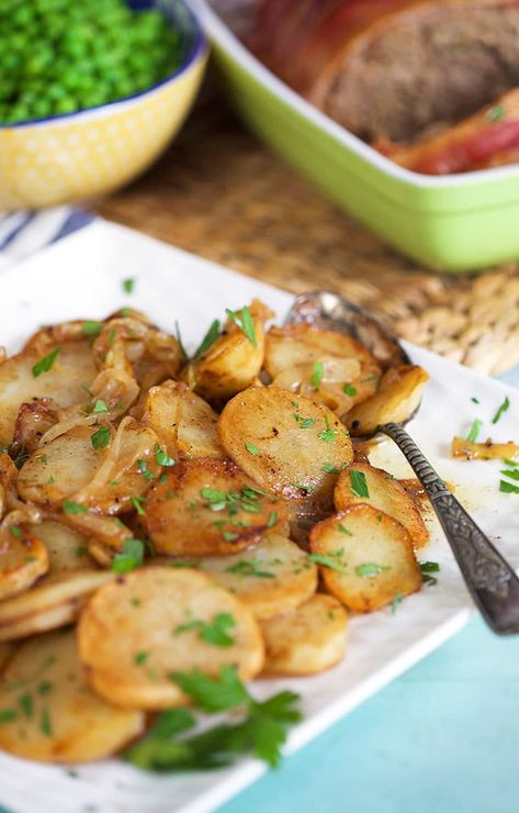 French Lyonnaise Potatoes Recipe - The Suburban Soapbox Potatoes Lyonnaise, Traditional Mashed Potatoes Recipe, Recipe For Potatoes, Crockpot Sausage And Potatoes, Lyonnaise Potatoes, French Side Dishes, Greek Roasted Potatoes, Russet Potato Recipes, Easy Sausage Recipes