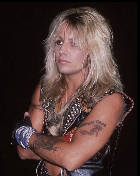 Vince Motley Crue, Chica Heavy Metal, 80s Hair Metal, 80s Rocker, Hair Metal Bands, Vince Neil, 80s Hair Bands, Black Label Society, Motley Crüe