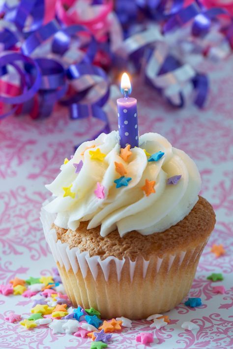 Birthday Cupcake Aesthetic, Happy Birthday Cupcake, Birthday Cupcake, White Birthday Cakes, Wish You Merry Christmas, Happy Birthday Beautiful, Happy Birthday Cupcakes, Happy Birthday Wishes Cake, Happy Birthday Wallpaper