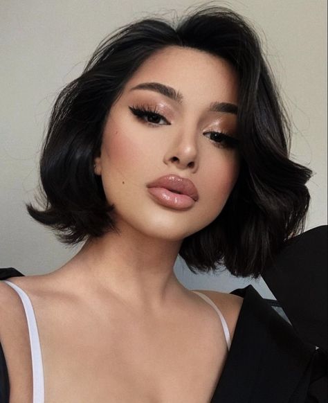 Makeup Looks Eyes, Makeup Inspo Glam, Glam Makeup Looks, Shot Hair, Avatar Girl, Peinados Fáciles Para Cabello Corto, Shot Hair Styles, Hair Stylist Life, Eyes Makeup