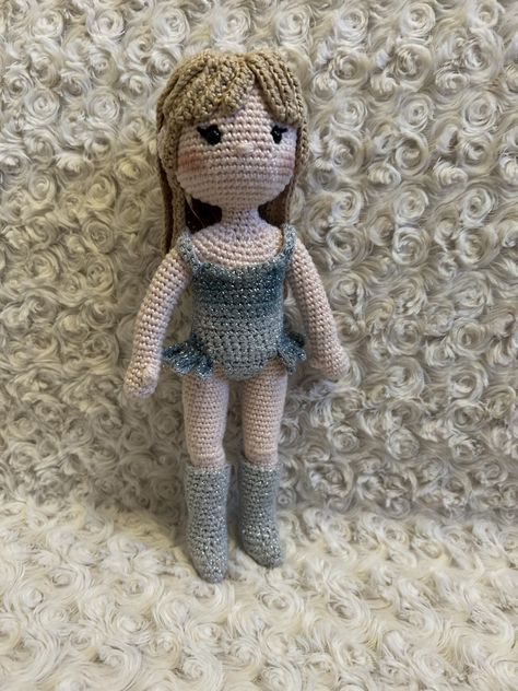 Taylor Crochet Pattern / Crochet Pattern - Etsy Taylor Swift Doll, Taylor Swift Crochet, Taylor Swift Hair, Taylor Swift (lyrics), Taylor Swift Style, Doll Pattern, Pattern Crochet, Doll Patterns, Cute Dolls