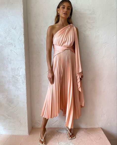 Coco And Lola, Fashion Process, Coral Bridesmaid, Wedding Guest Outfit Fall, Outfit Wedding Guest, Peach Dress, Guest Attire, Wedding Attire Guest, Coral Peach