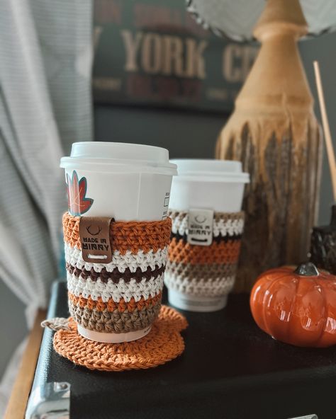 new coffee cup sleeves in the shop 🍁☕️🧡 crocheted >> striped / checkered / waffle vegan faux leather tags in chestnut & white marble great for your car, purse & cute to gift limited quantities — 🔗in stories/profile ☺️🍂 [patterns coming soon] 🧶 happy friiiidayyyy!!! #crocheted #crochetdesigner #coffeesleeve Crochet Mug Cozy, Fall Stripes, Wet Hands, Crochet Cup Cozy, Cup Sleeves, Coffee Cup Sleeves, In The Summertime, Coffee Run, Mug Warmer