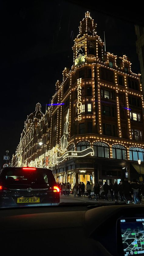 Late Night London Aesthetic, Harrods Aesthetic, London Harrods, Lights Aesthetic, London Night, London Aesthetic, Late Night Drives, Mixed Emotions, Night Driving