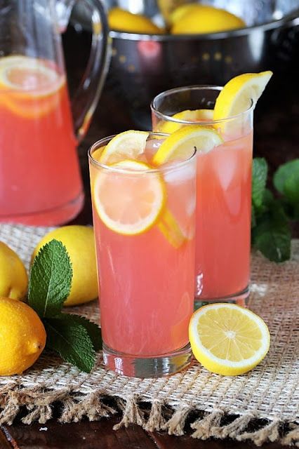 Pink Lemonade Recipe, Blue Punch Recipe, Pink Lemonade Recipes, Diy Lemonade Stand, How To Make Pink, Diy Lemonade, Lavender Lemonade, Lemonade Recipe, Homemade Lemonade